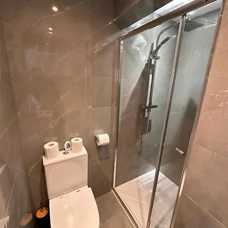 Pensjonat R4 - Newly Renovated Private With Own Kitchenette In A Shared House - Selly Oak Birmingham