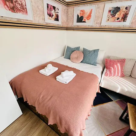 R4 - Newly Renovated Private With Own Kitchenette In A Shared House - Selly Oak * Birmingham